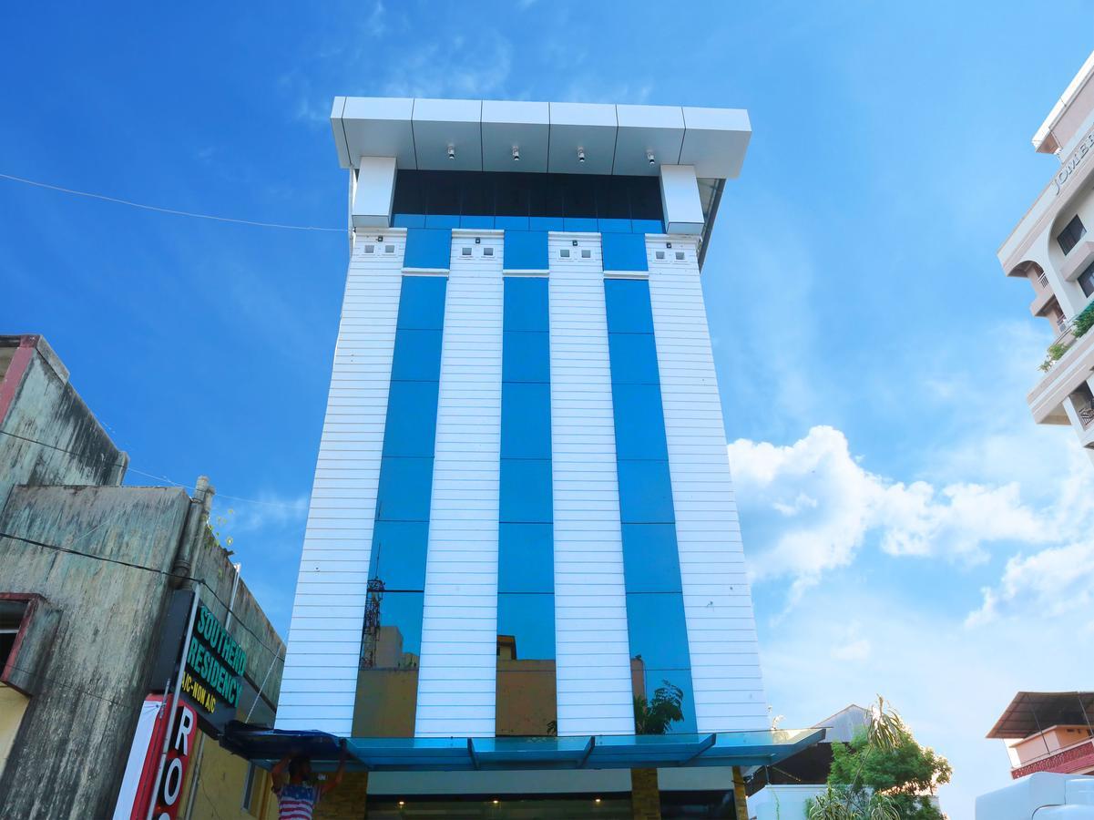 Hotel Qube Kochi Екстер'єр фото
